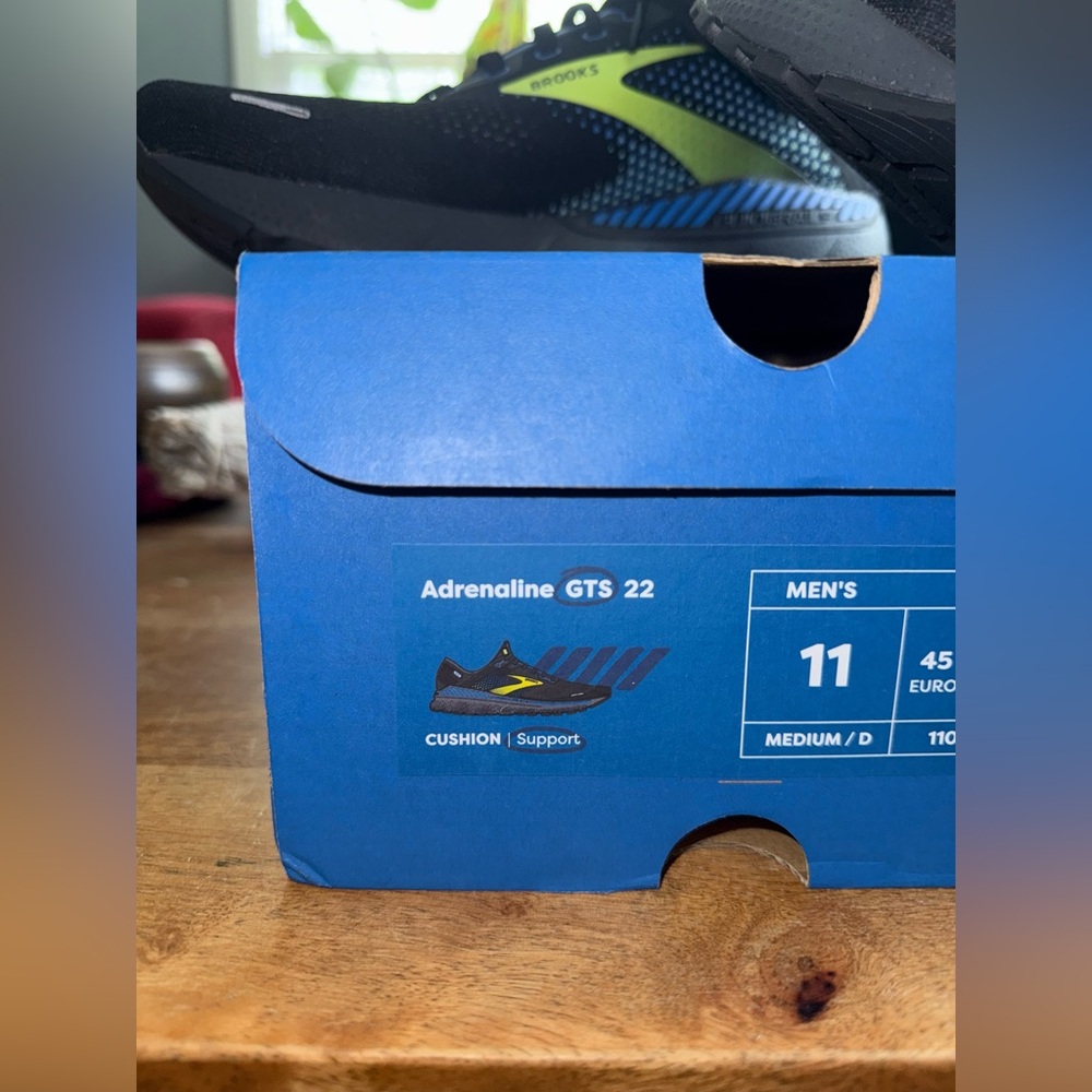 EUC Men’s Brooks Adrenaline GTS 22  - Size 11 Medium (D) - Picture 3 of 8